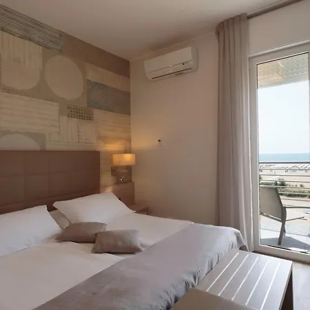 Monaco Hotel 3*