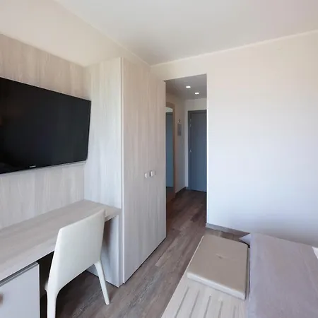 Monaco Hotel 3*